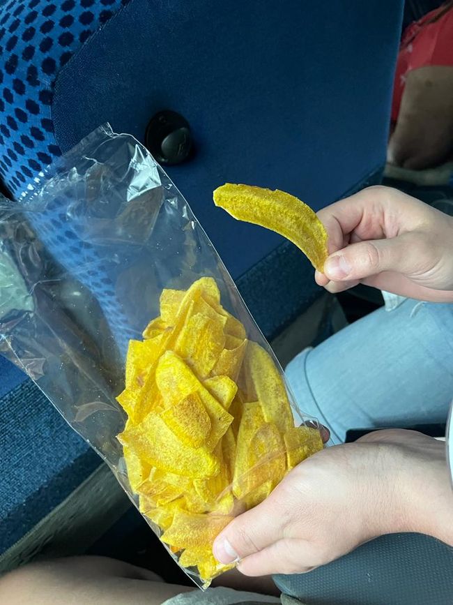 Ein allseits beliebter Snack für zwischendurch und vor allem auf Busfahrten: gesalzene Bananenchips