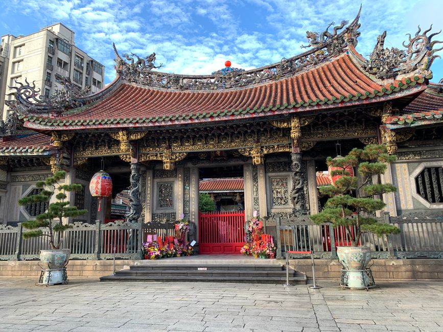 Dag 4 - Taipei (varmt forår, tempel nr. 3, dumplingrestaurant)