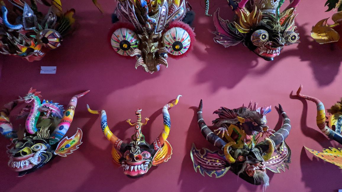 Schaurig-schöne Masken (Oruro)