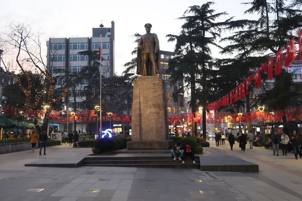 Mal wieder eine Atatürk-Statue