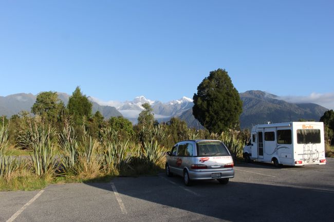 Parking lot at Lake Matheson - view of the mountains (Mount Cook and Mount Tasman)