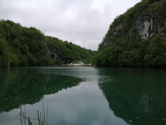 16.05.19 over the Plitvice Lakes to Grebastica. There I spent 2 nights at a car camp. Small, simple, cozy with better weather. It was my first time in the sea even though it was still very cold. The Plitvice Lakes are a must-see. I was totally thrilled!