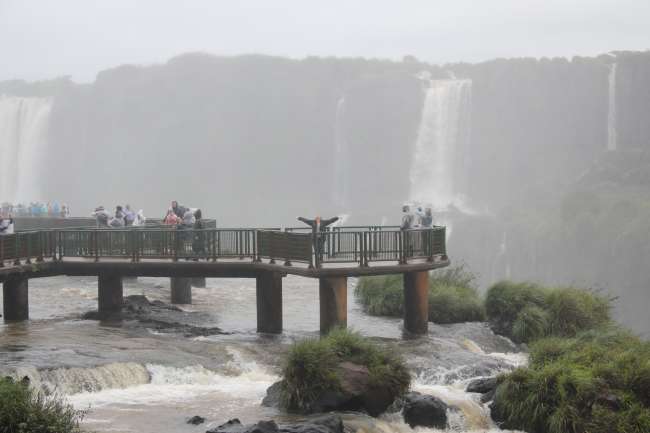 Foz  do Iguazu - Brücke in den Teufelsschlund