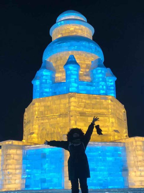 Sophie beim Eisfestival in Harbin...