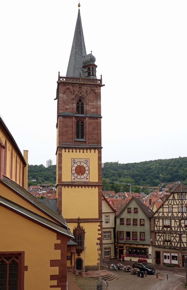 Der Turm der Stiftskirche.