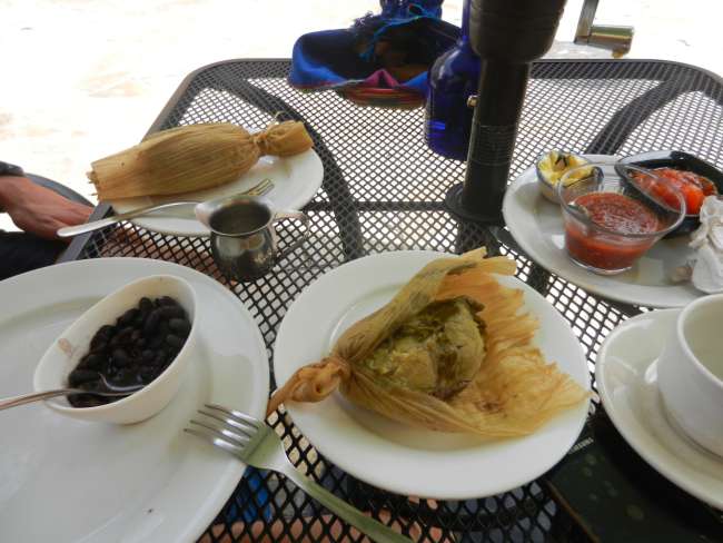 Desayunando tamales/Frühstück mit Tamales