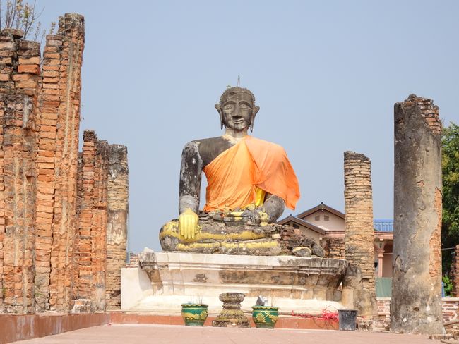 Wat Phiawat - Tempel aus dem 16.Jhd; grossteils durch US Bombe zerstört 