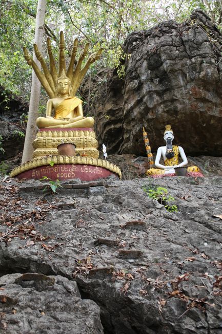 Phou Si: goldener und weißer Buddha