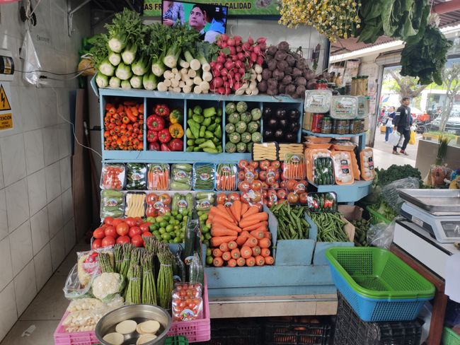 Perfectly arranged vegetable market - Lima