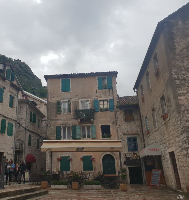 Überfülltes Kotor und beeindruckende Landschaft Montenegros