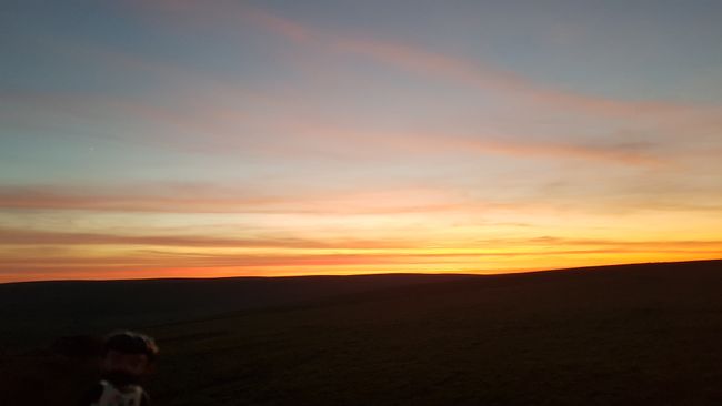 ...und diesem schönen Sonnenuntergang im Westen (das gegenüberliegende Abendrot km Osten sieht auf den Fotos leider nicht so toll aus)