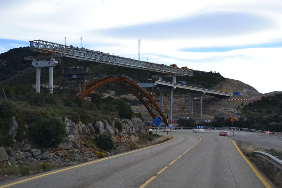 neue Brücke noch in Bau 
