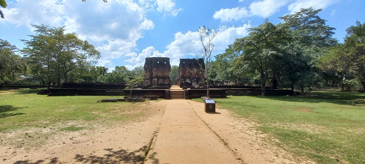 Sigiriya Lions Rock and Polonnaruwa - 14.02.23