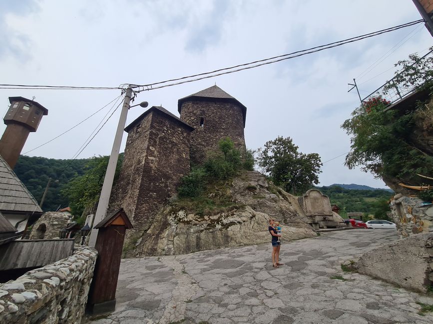 Wir waren die einzigen Touristen im Dorf, aber es warteten trotzdem eine handvoll ältere Damen um Souveniers an den Mann zu bekommen.
