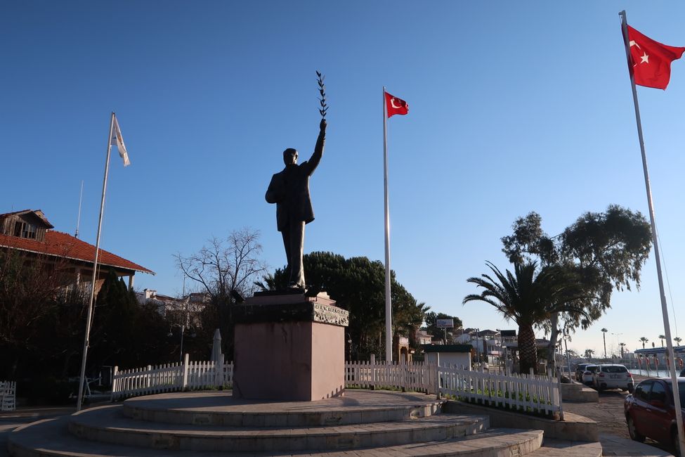A statue in Küçükkuyu, not even Google knows it. Surely Atatürk