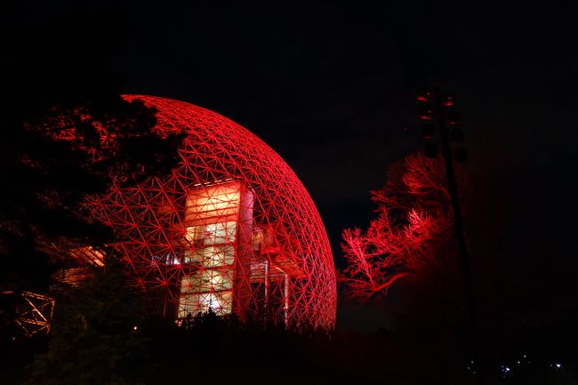 Le Musée de l'Environnement la Biosphère illuminé