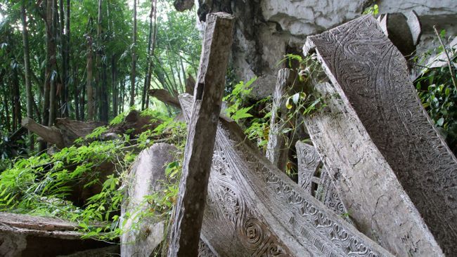 burial caves of Erong Lombok Parinding