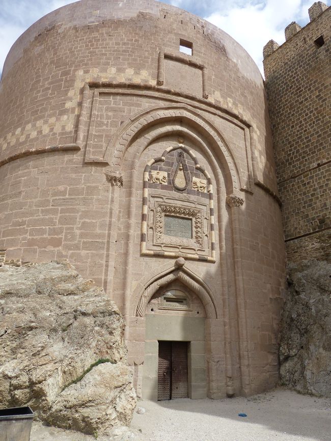 Wagenburg vor der Burg und Welcome im Iran