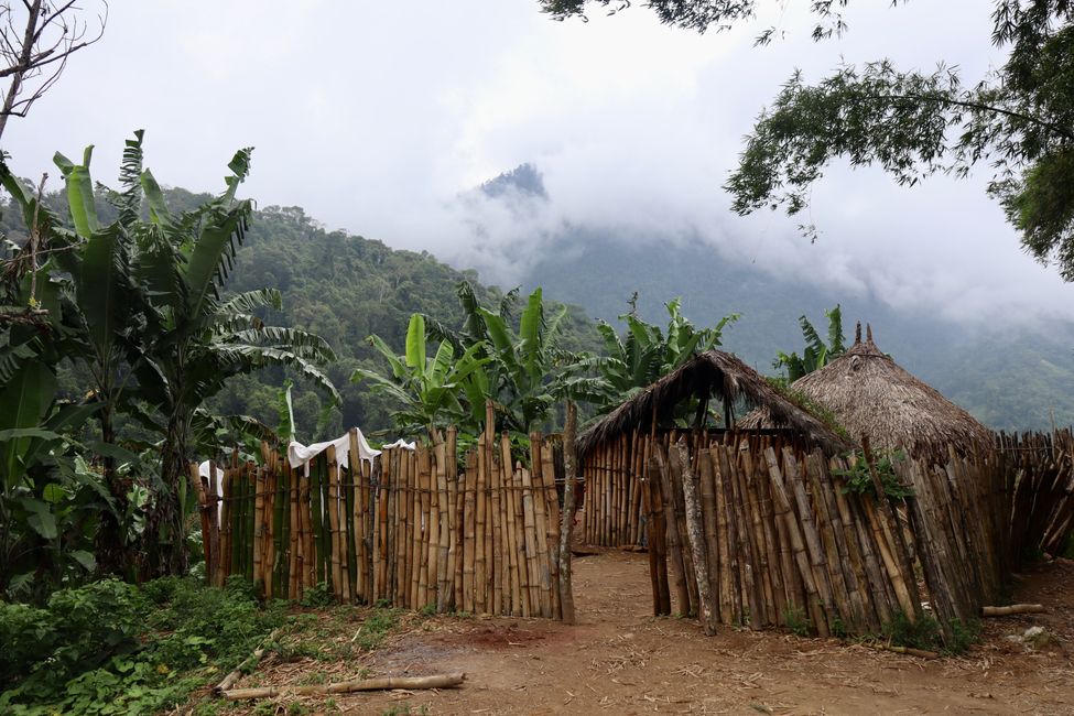 …noch mehr indigene Hütten