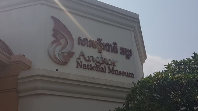 Das passende Museum zum Angkor Wat. Der Eintritt mit 12 $ war uns doch zu hoch, weshalb wir nicht rein sind. 