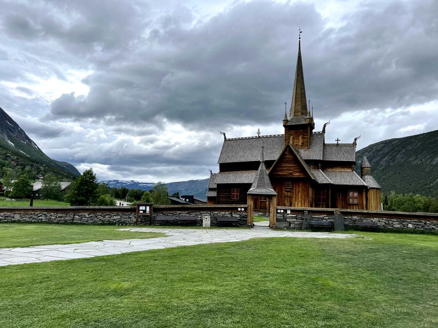 Lom Stave Church