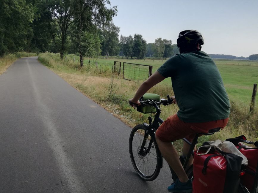 Wald, Wiese und Asphalt - schöne Landschaften hier!
