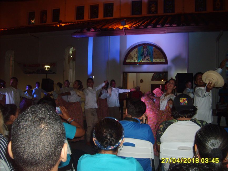 In the evening we pilgrims are offered a diverse cultural program.