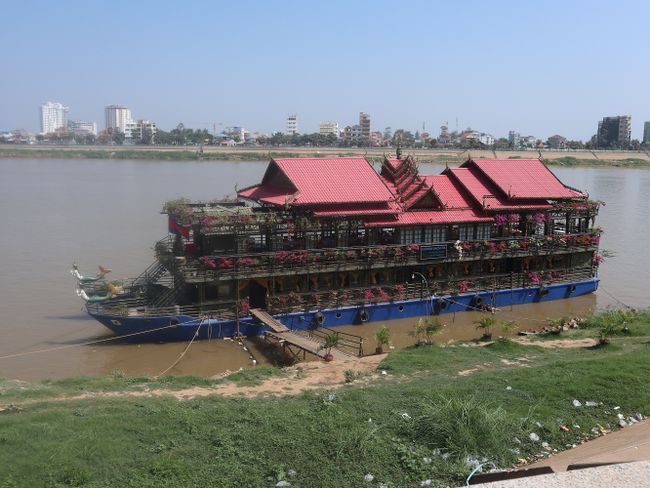 Die Innenstadt von Phnom Penh – Sightseeing und Genozid-Museum  (Tag 115 der Weltreise)