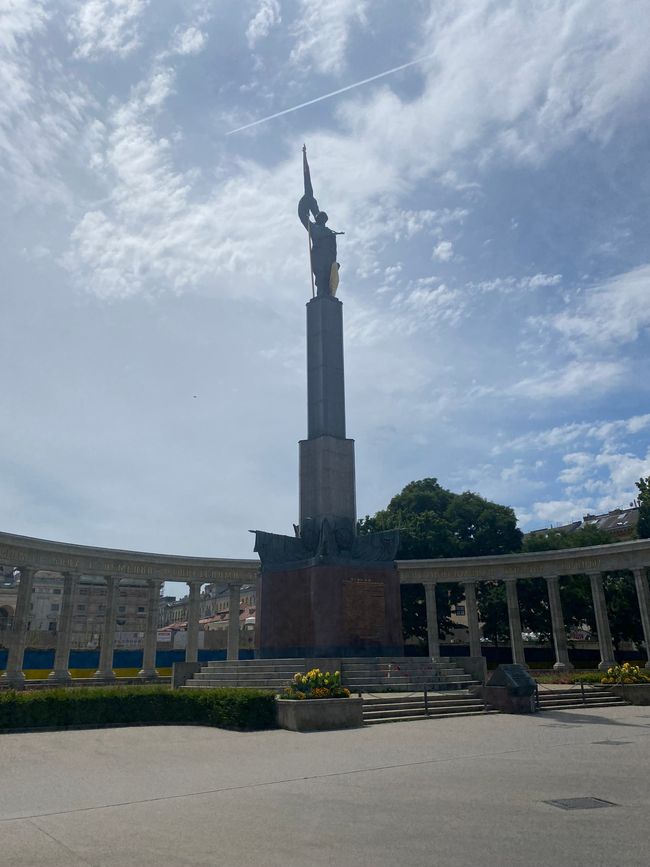 Denkmal an alle sowjetischen Gefallenen, die bei der Befreiung Österreichs umgekommen sind. 