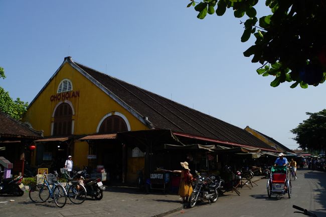 The main market in Hoi An entices with everything your heart desires