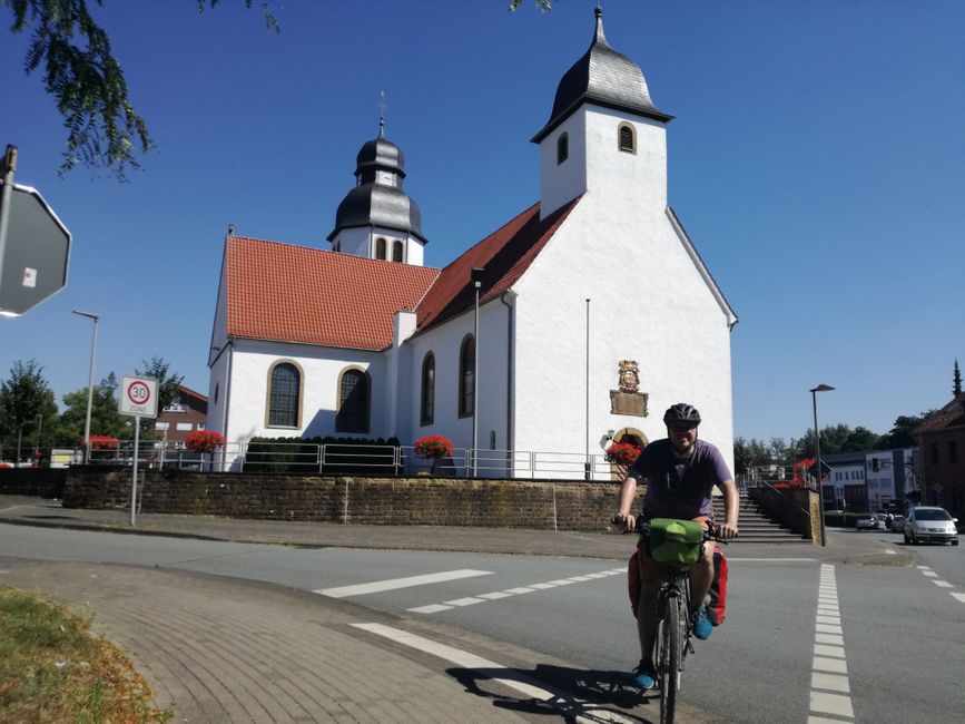 Jörg lascia la chiesa nel villaggio