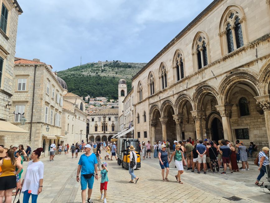 Der alte Rektorenpalast von Dubrovnik. Dubrovnik ist so besonders, da es sich lange als eigenständige Handelsmacht in der Adria gegen Venedig behaupten konnte.