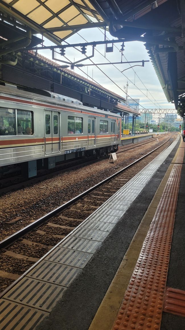 2° Jakarta & die erste Zugfahrt