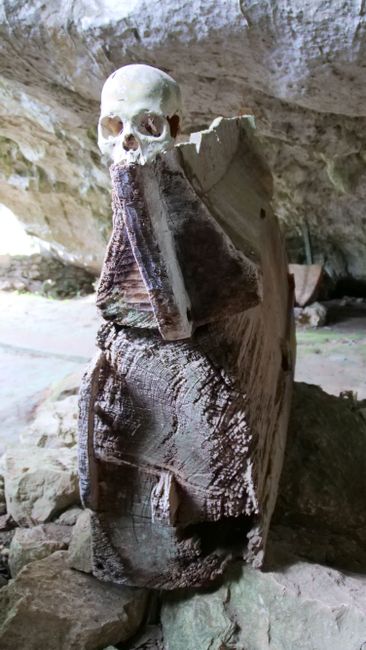 burial caves of Tampangallo