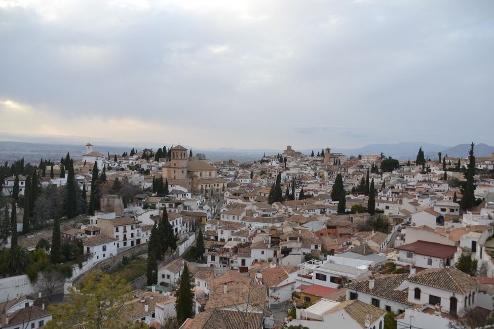 Aussicht von Sacromonte auf Albaicín mit einigen Cármenes 