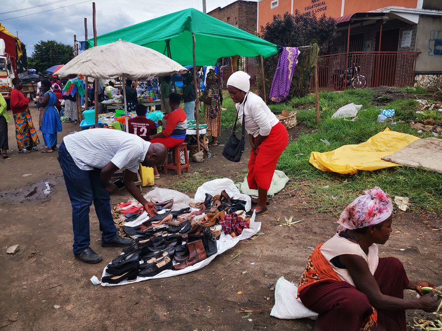 Tag 10, 29. April 2021: Besuch des Mawa Marktes in Kasese
