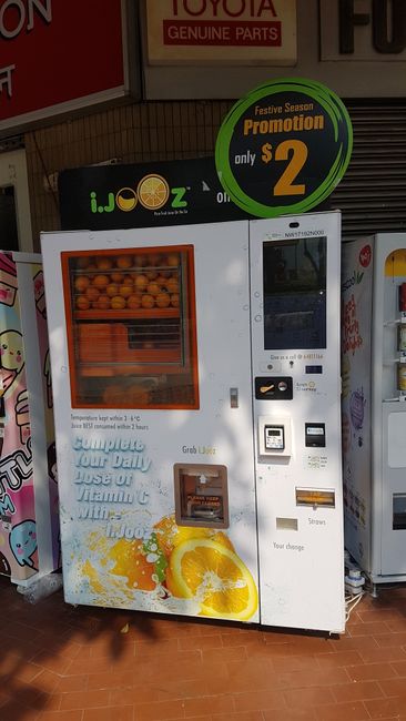 Überall in der Stadt gab es diese Automaten mit frischem Orangensaft. Warum gibt es das nicht in Deutschland? Ich bin auf jeden Fall davon begeistert. 
