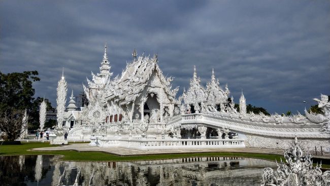 Wat Rong Khun in all its glory