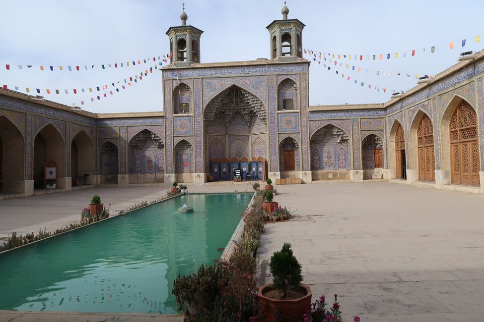 Innenhof der Pink Mosque