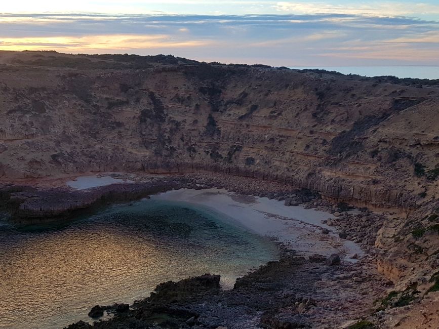 bay on the Eyre Peninsula with impressive cliffs