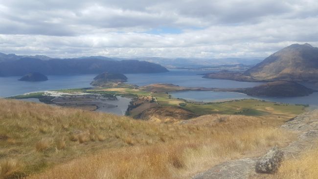View ob er Lake Wanaka from the Rocket Mountain