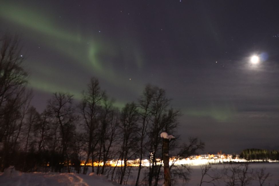 The Northern Lights in the evening by the lake