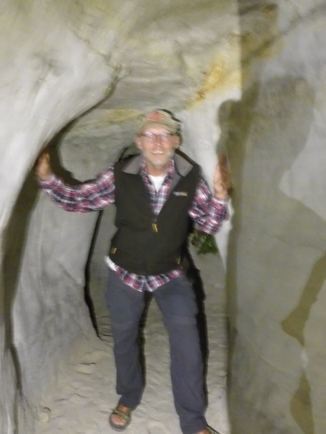In der Quarzsandhöhle Riežupes