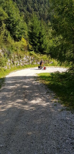 wieder holprige Talfahrt mit Serpentinen nach Jenbach