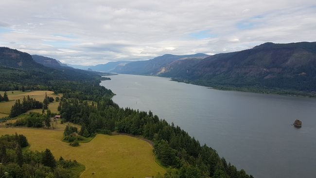 Day 28: Multnomah Falls, Bonneville Lock and Dam, and Paradise Point State Park