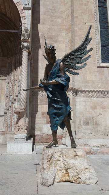 Angels in front of the Cathedral in Verona
