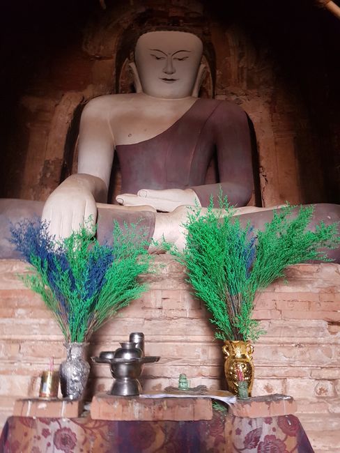 Eine Buddha in einem der Tempel 