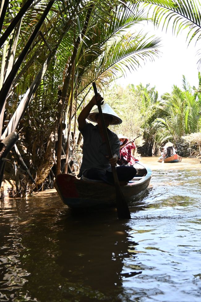 Ruderboot über den Seitenarm des Mekong