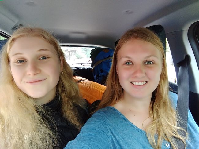 Zwei Personen + 2 Backpacker-Rucksäcke = volles Auto