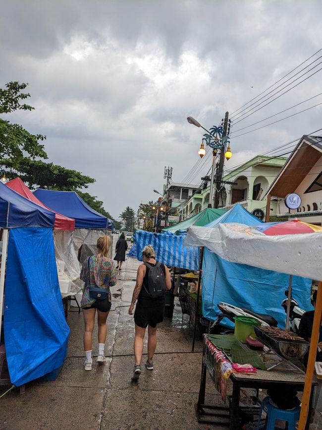 Street market in the rain 